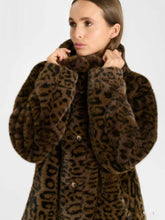Cargar imagen en el visor de la galería, CHAQUETÓN  Reversible Leop MANEL
