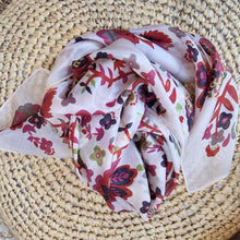 Cargar imagen en el visor de la galería, PAÑUELO TABBY Flores
