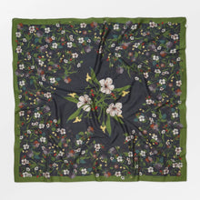 Cargar imagen en el visor de la galería, PAÑUELO  BROM Floral Marino

