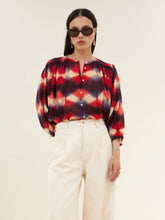 Cargar imagen en el visor de la galería, Blusa BECKY tie dye rojos
